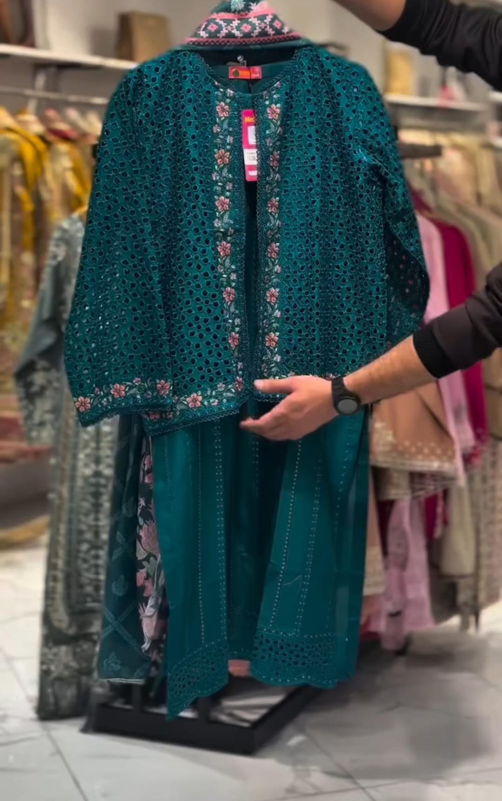 Women’s Chikankari 4PCS Se